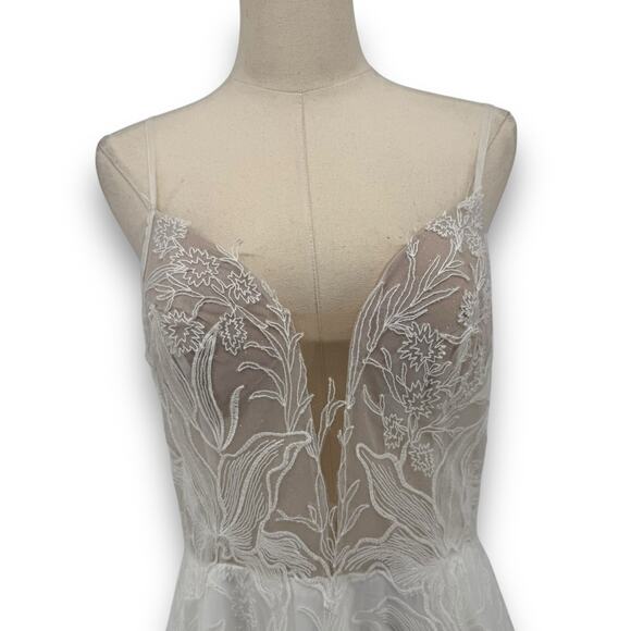 Elegant White Wedding Dress - Picture 3 of 12